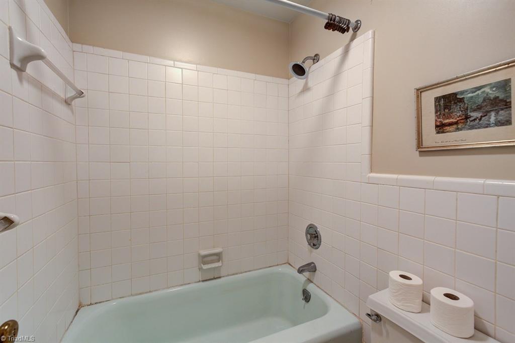 1415 Heathcliff Road High Point, NC 27262 - Photo 17 of 29 Upstairs Master Bath