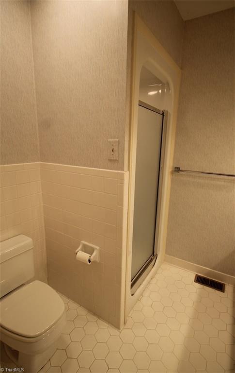 1415 Heathcliff Road High Point, NC 27262 - Photo 26 of 29 Gallery Image 26