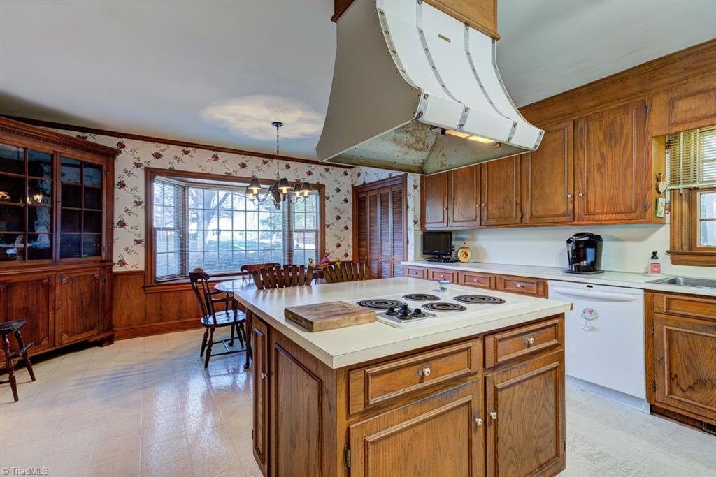 1415 Heathcliff Road High Point, NC 27262 - Photo 7 of 29 Gallery Image 7