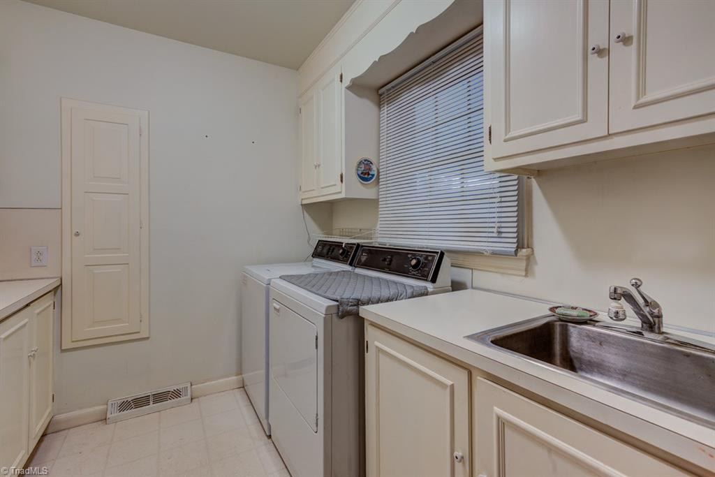 1415 Heathcliff Road High Point, NC 27262 - Photo 8 of 29 Gallery Image 8
