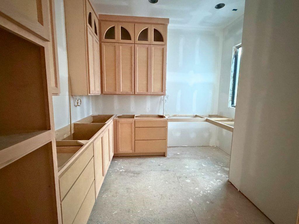 13721 Guilford Road Leawood, KS 66224 - Photo 11 of 52