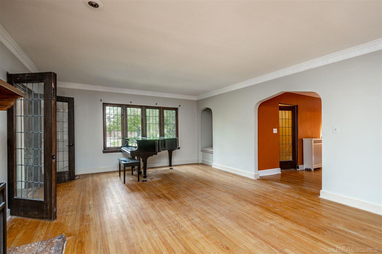 816 Bedford Road Grosse Pointe, MI 48230 - Photo 13 of 37 31396765-12.JPG