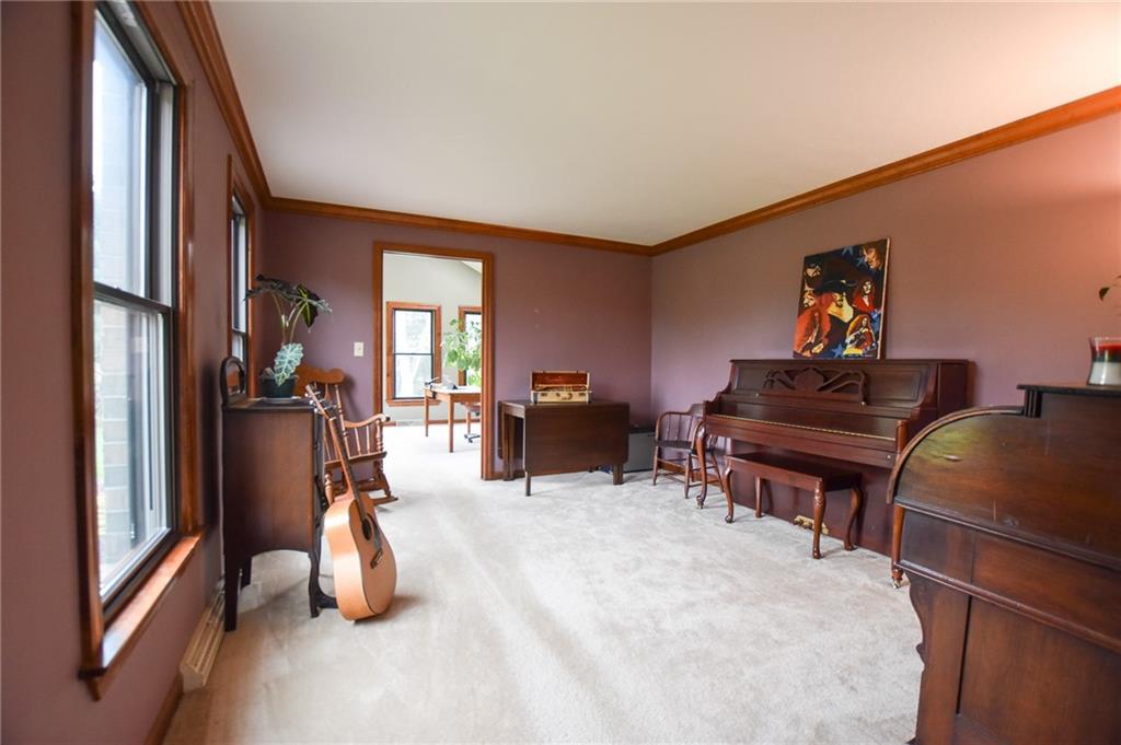 390 Dodds Road Butler, PA 16002 - Photo 3 of 36 a living room with furniture