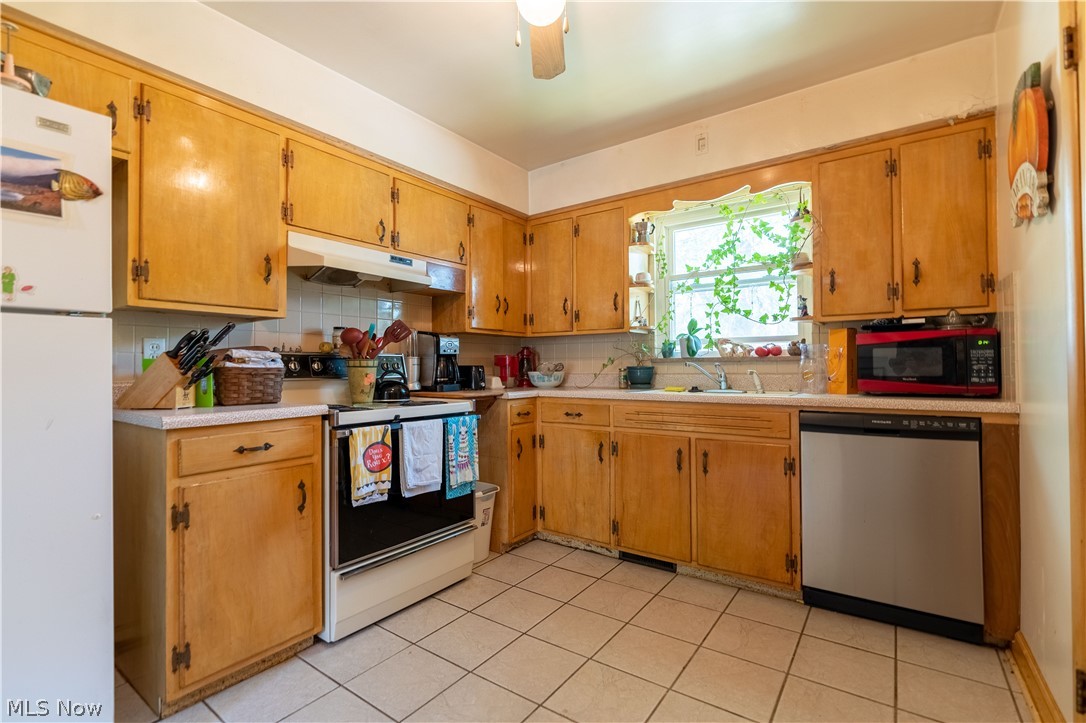108-110 Winchester Road Akron, OH 44333 - Photo 20 of 33 #2 Kitchen