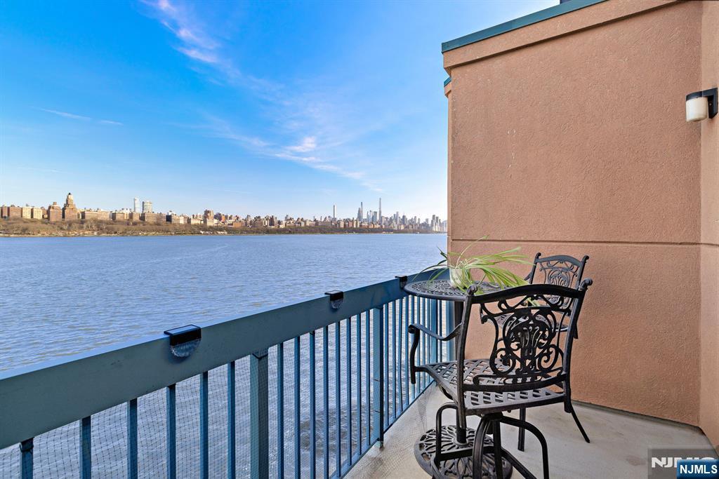 404 Jefferson Court, Unit PH4 Edgewater, NJ 07020 - Photo 11 of 29