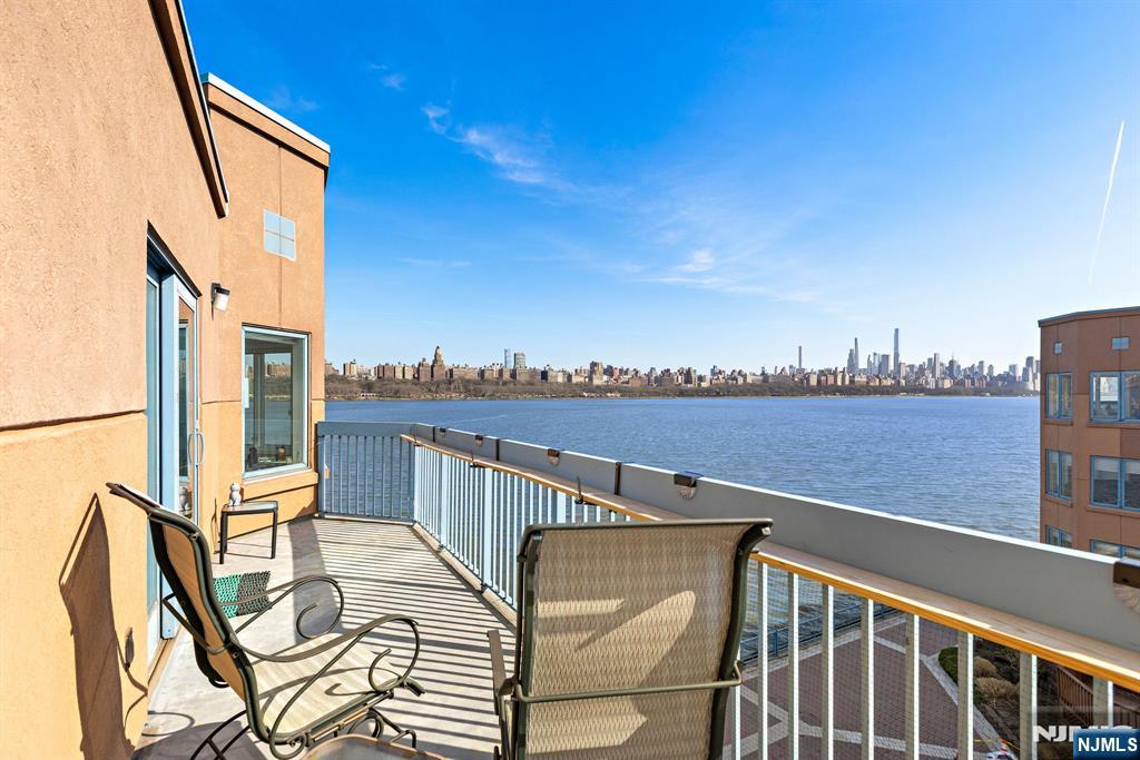 404 Jefferson Court, Unit PH4 Edgewater, NJ 07020 - Photo 16 of 29