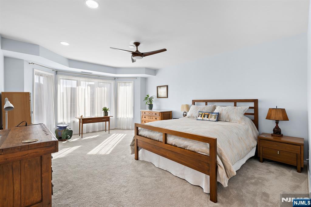 404 Jefferson Court, Unit PH4 Edgewater, NJ 07020 - Photo 18 of 29