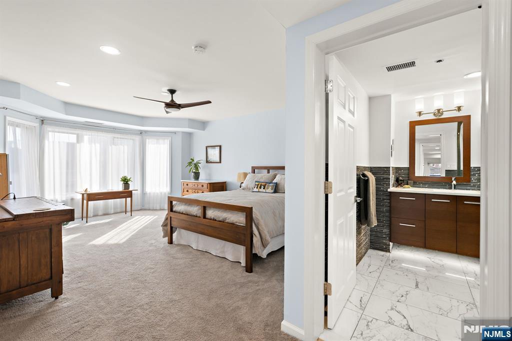 404 Jefferson Court, Unit PH4 Edgewater, NJ 07020 - Photo 19 of 29