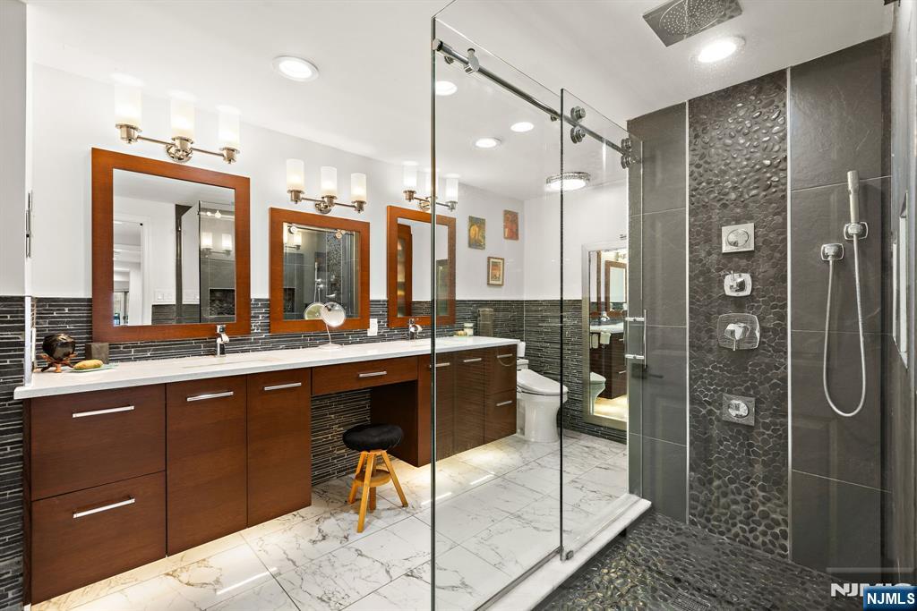 404 Jefferson Court, Unit PH4 Edgewater, NJ 07020 - Photo 20 of 29