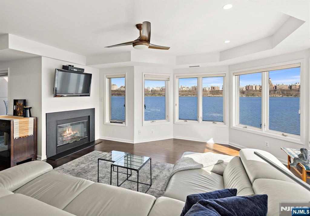 404 Jefferson Court, Unit PH4 Edgewater, NJ 07020 - Photo 5 of 29