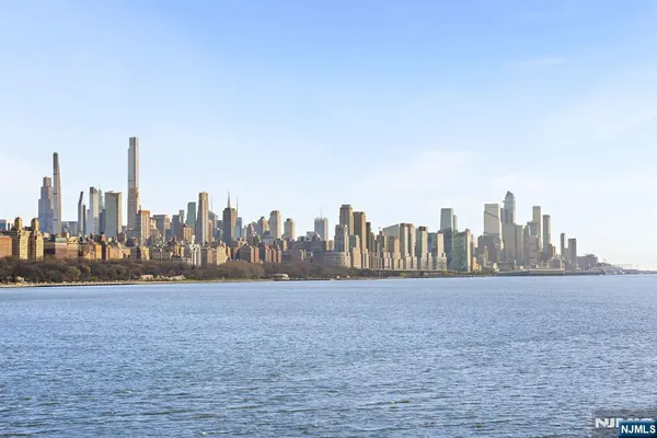 $1,098,000 | 404 Jefferson Court, Unit PH4, Edgewater, NJ 07020