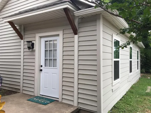 $1,325 | 502 Pearl Street, Denton, TX 76201
