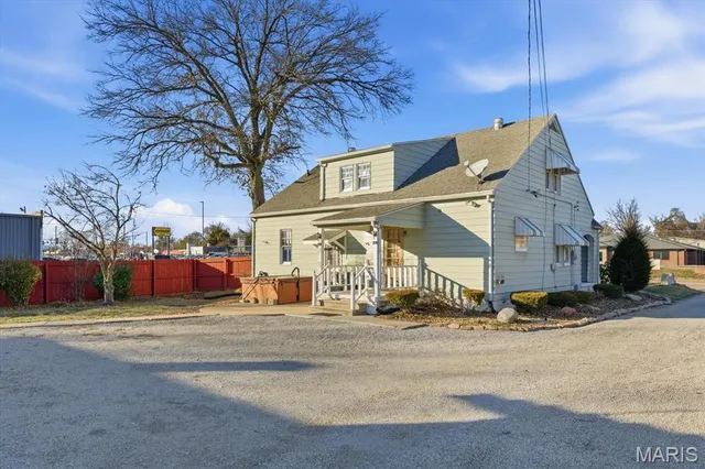 $199,900 | 3600 North Belt West, Belleville, IL 62226