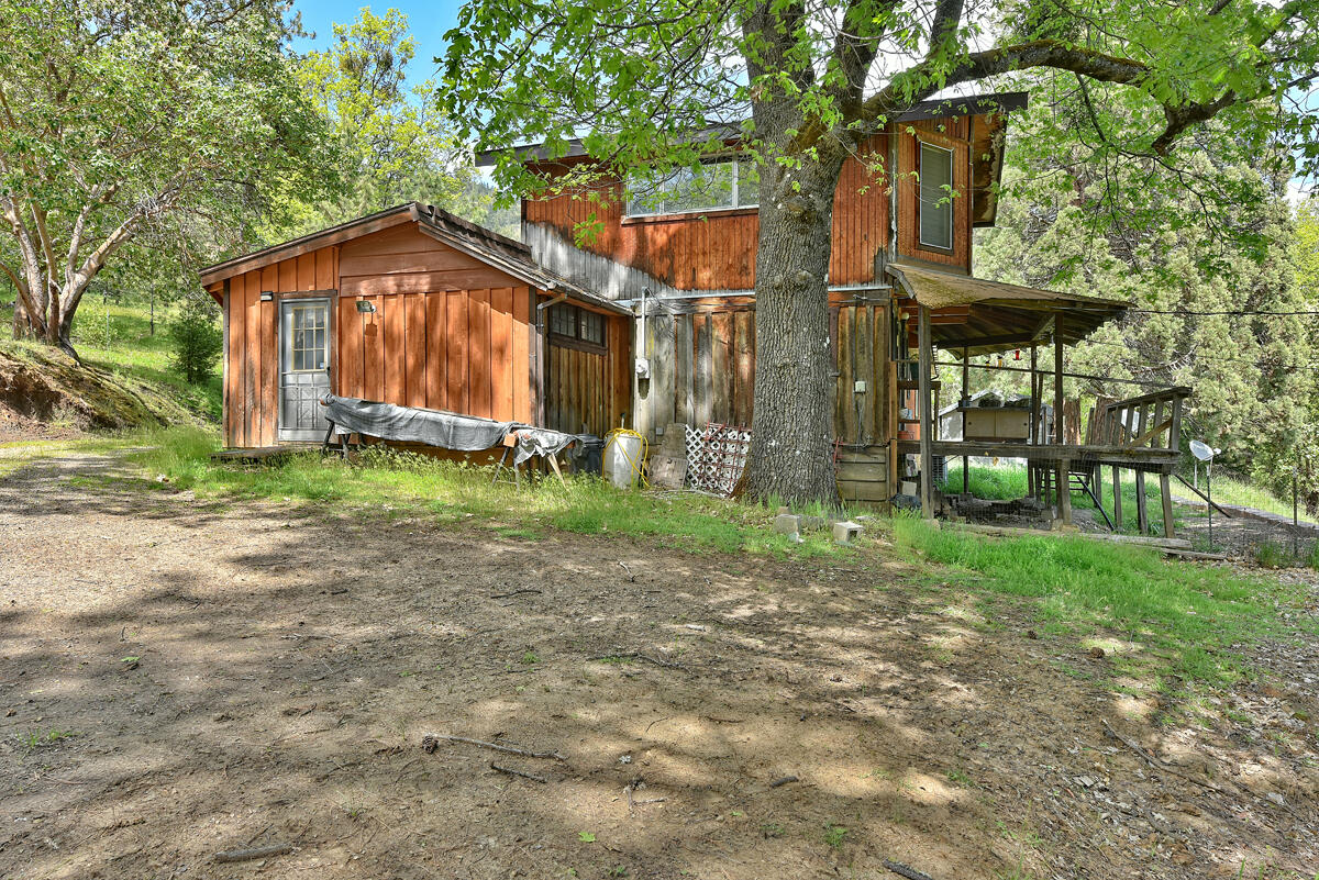 2297 Holcomb Springs Road Gold Hill, OR 97525 - Photo 11 of 30 10