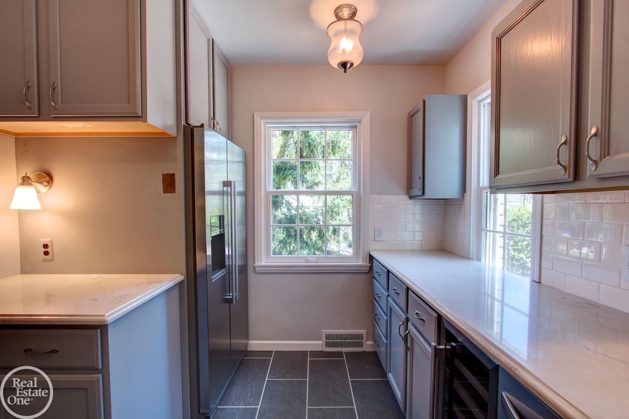 1716 Severn Road Grosse Pointe, MI 48236 - Photo 29 of 49 31354824-28.JPG