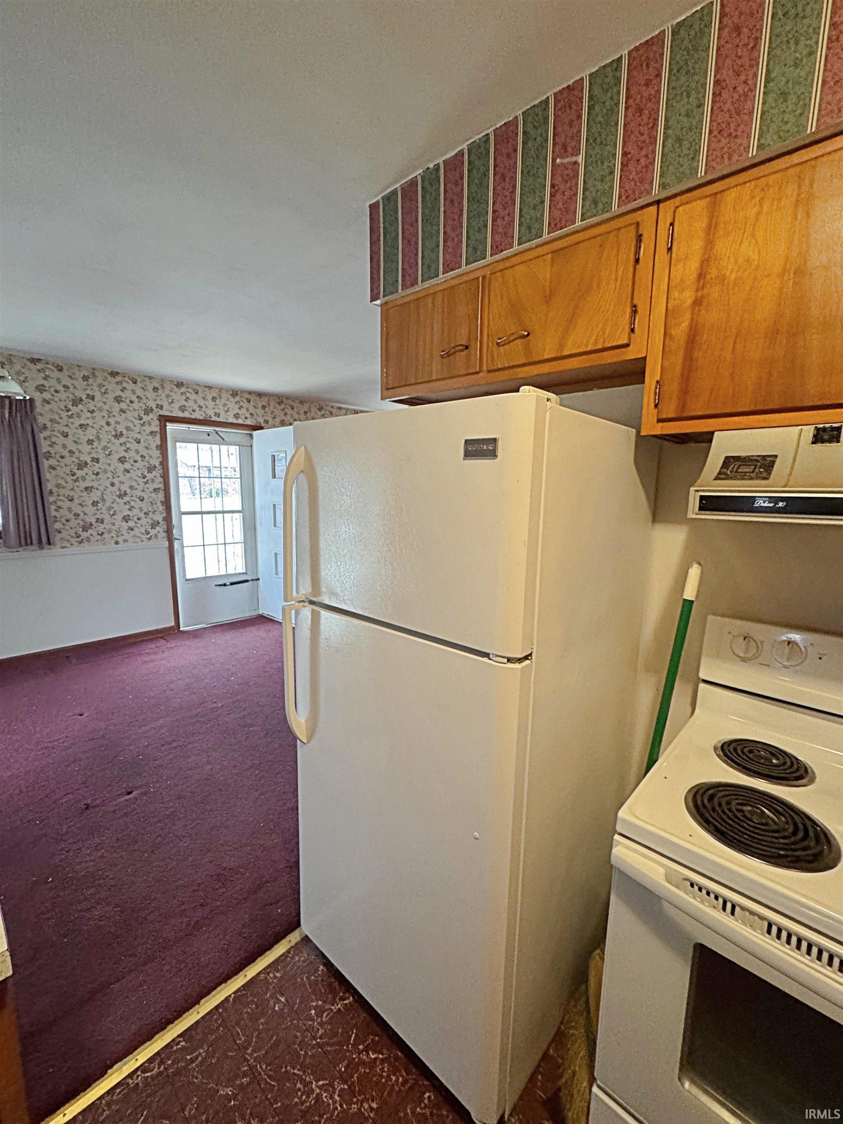 404 Northeast 19th Street Washington, IN 47501 - Photo 4 of 9