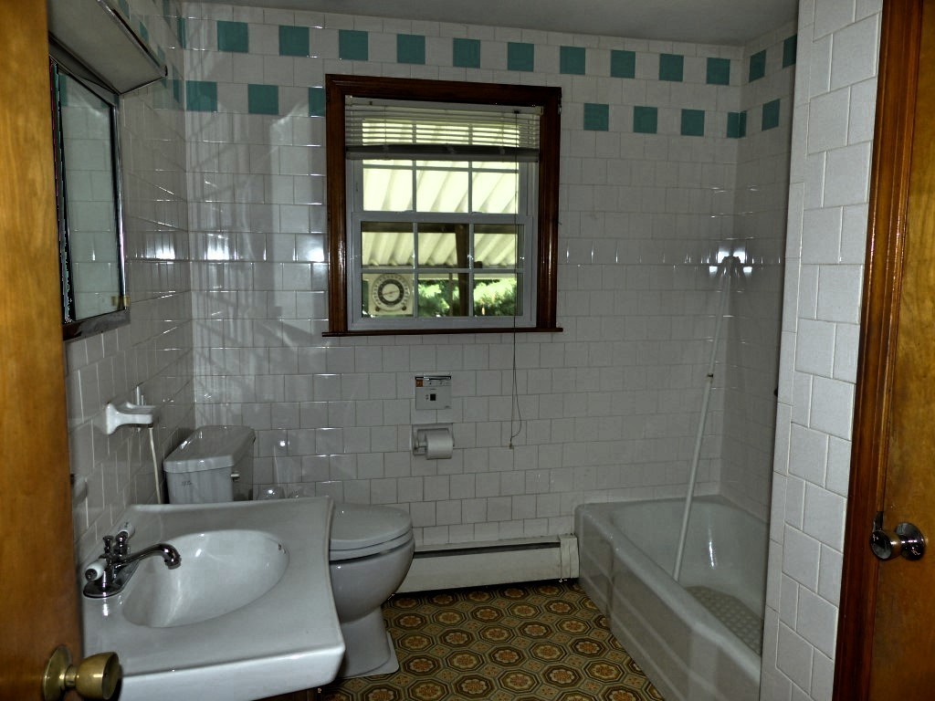 74 Sunset Road Dracut, MA 01826 - Photo 12 of 24 Gallery Image 12