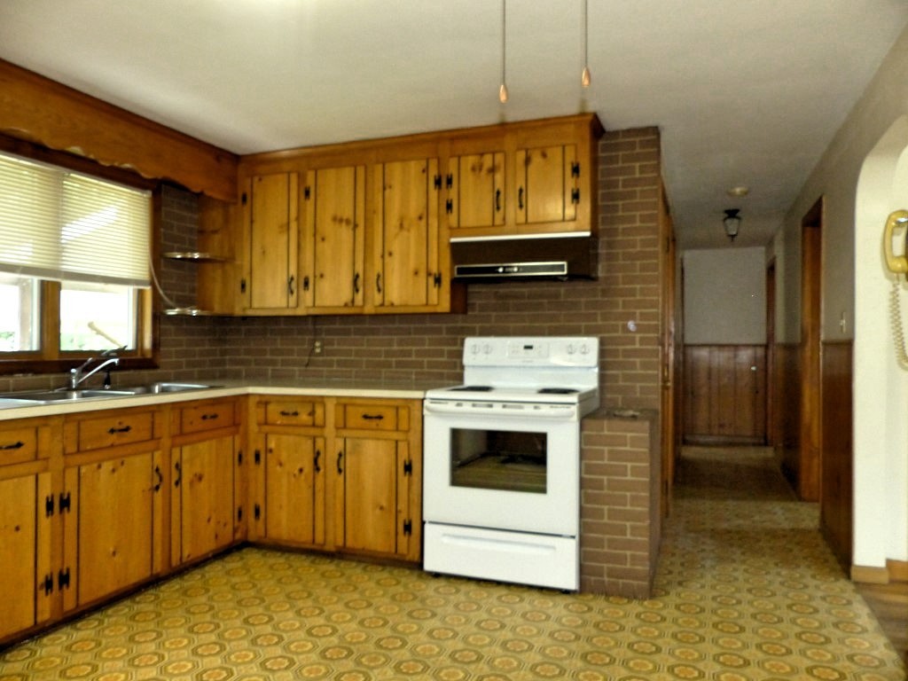 74 Sunset Road Dracut, MA 01826 - Photo 2 of 24 Gallery Image 2