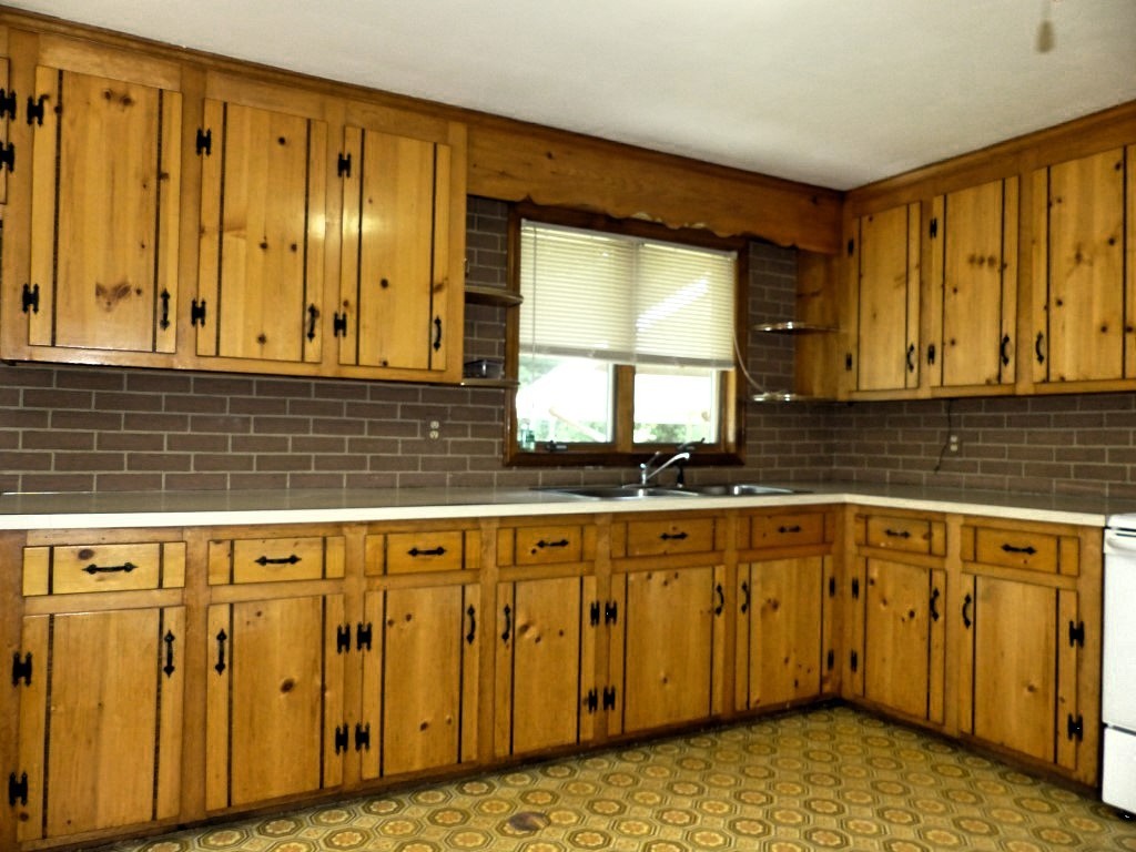 74 Sunset Road Dracut, MA 01826 - Photo 3 of 24 Gallery Image 3