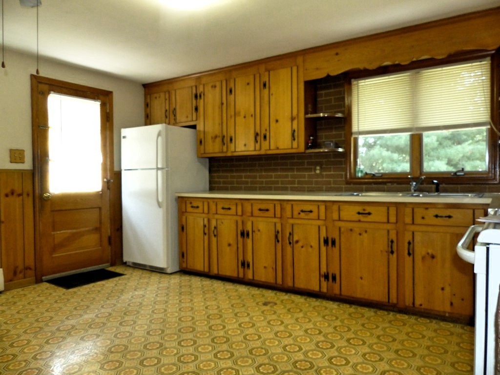 74 Sunset Road Dracut, MA 01826 - Photo 5 of 24 Gallery Image 5