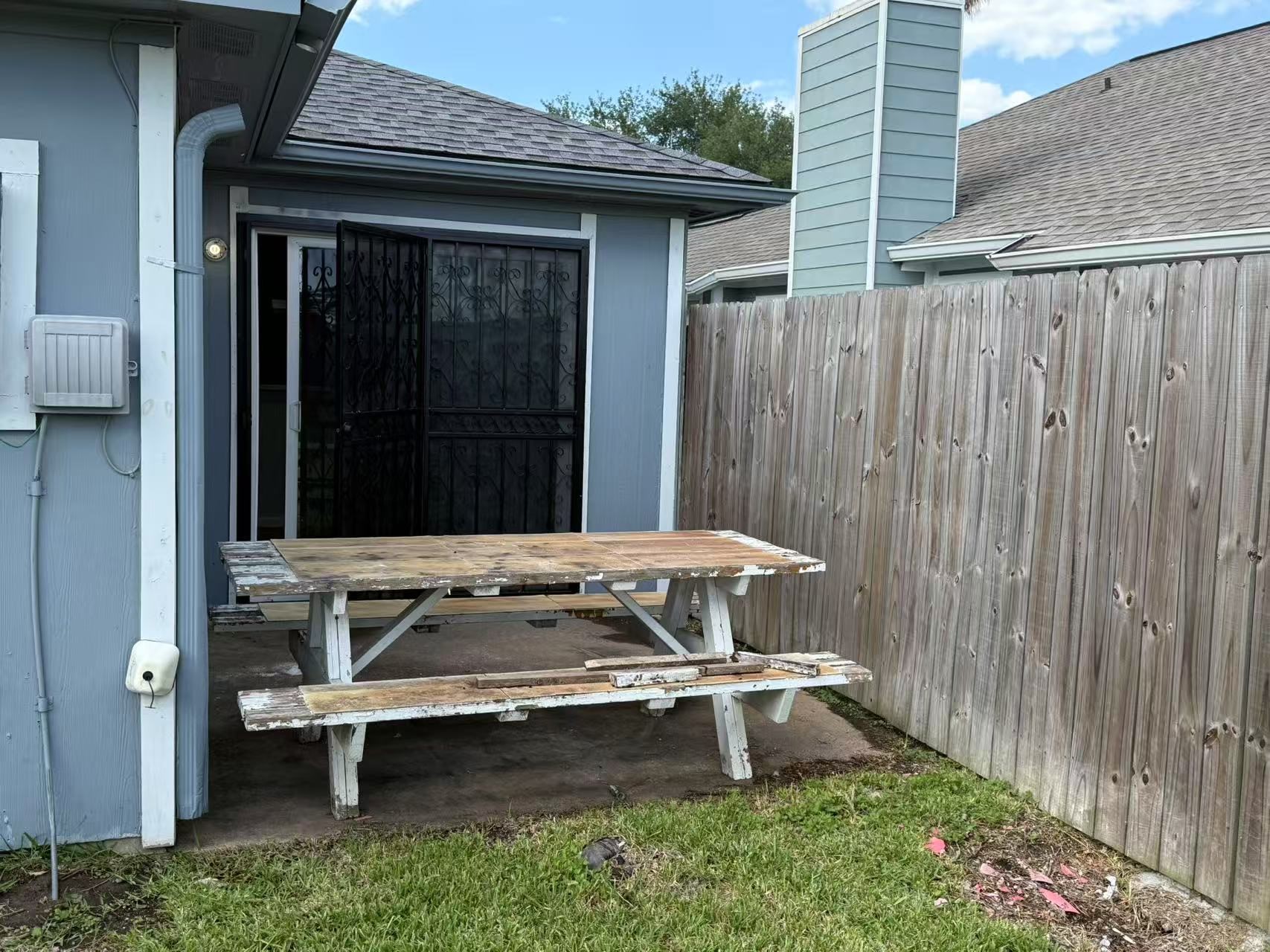 5719 Lycomb Drive Houston, TX 77053 - Photo 21 of 24 a view of a backyard with a table and chairs