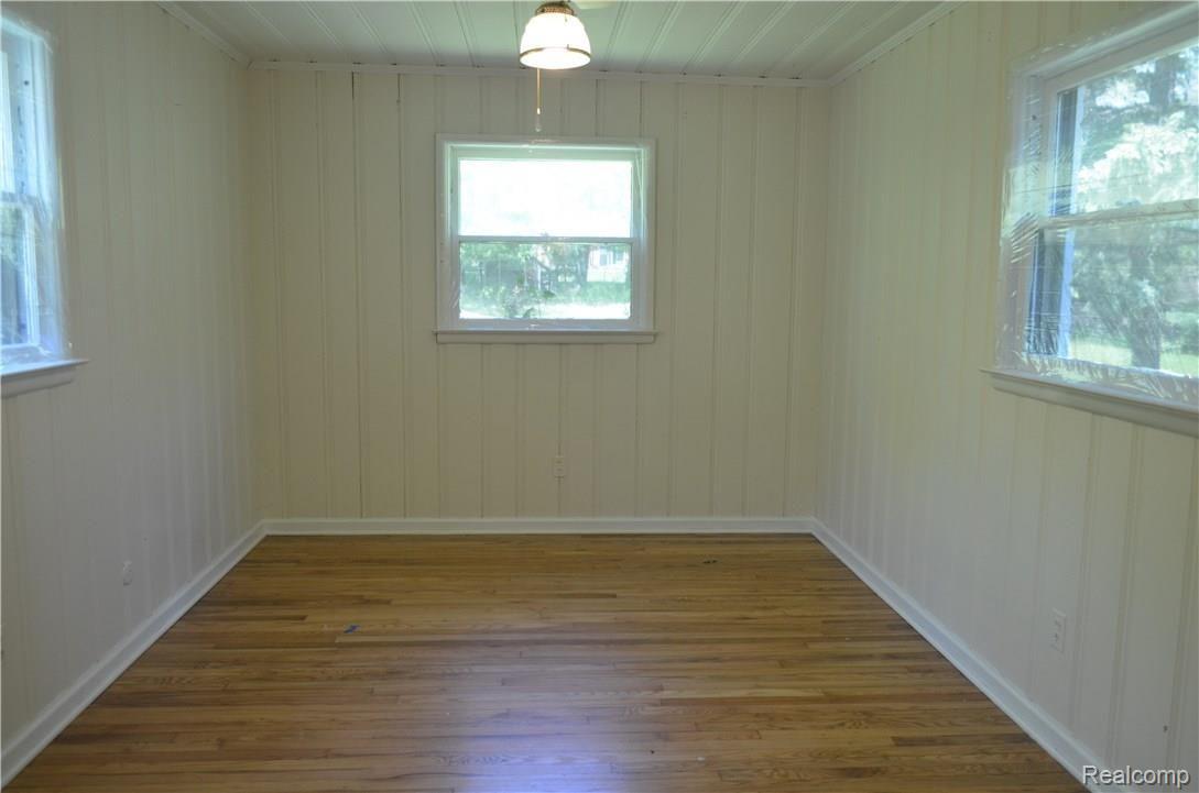 390 Maplehill Road Rochester, MI 48306 - Photo 14 of 31 MASTER BEDROOM