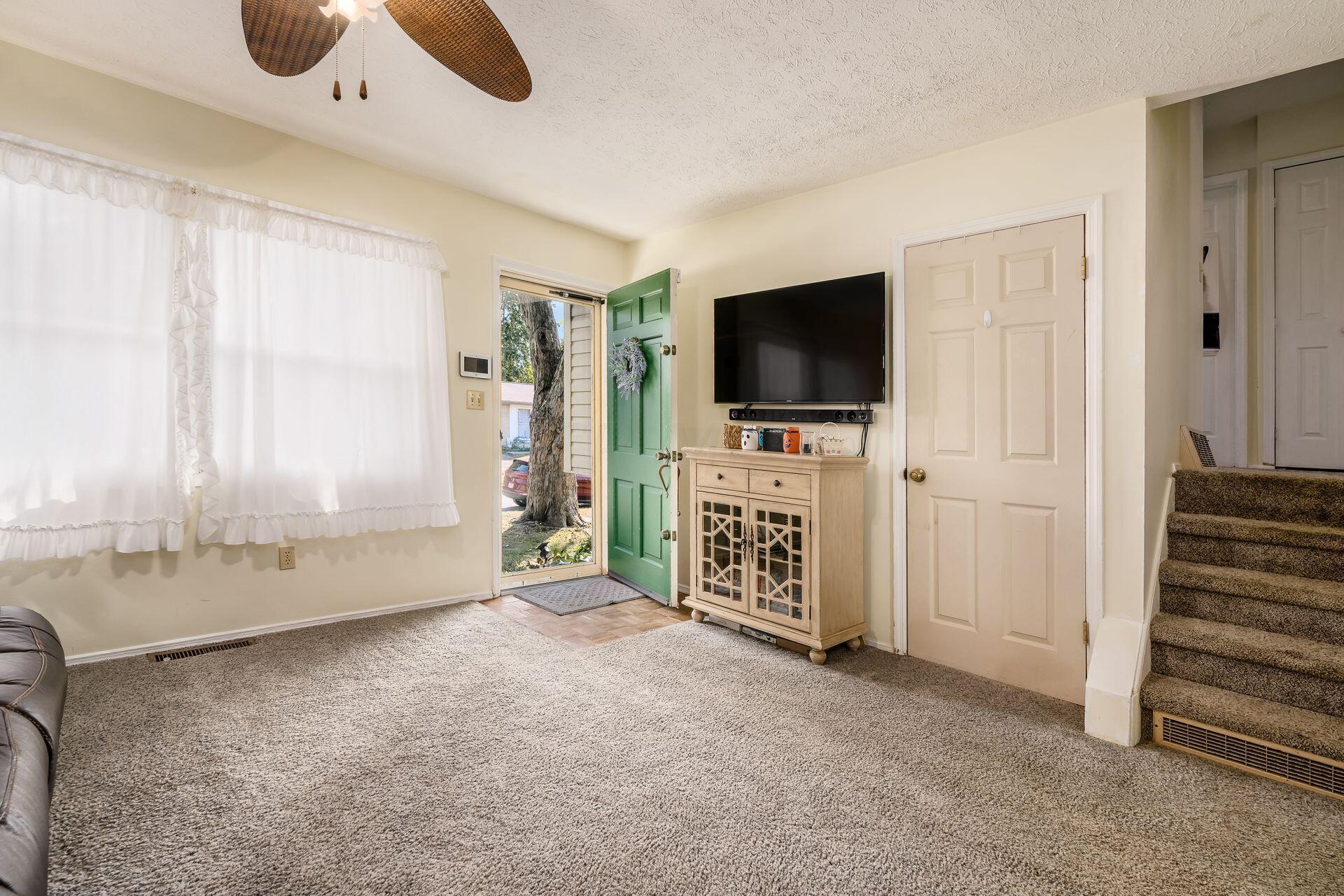 3219 Faycrest Road Columbus, OH 43232 - Photo 8 of 29 012_fcd_R 3219 Faycrest 0045