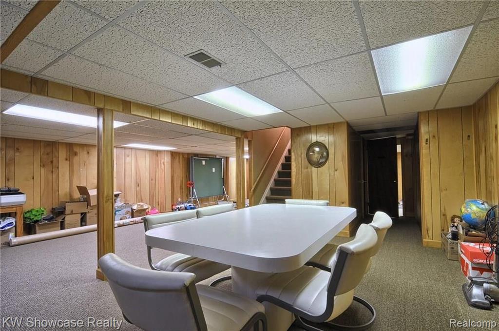 30654 High Valley Road Farmington Hills, MI 48331 - Photo 33 of 43
