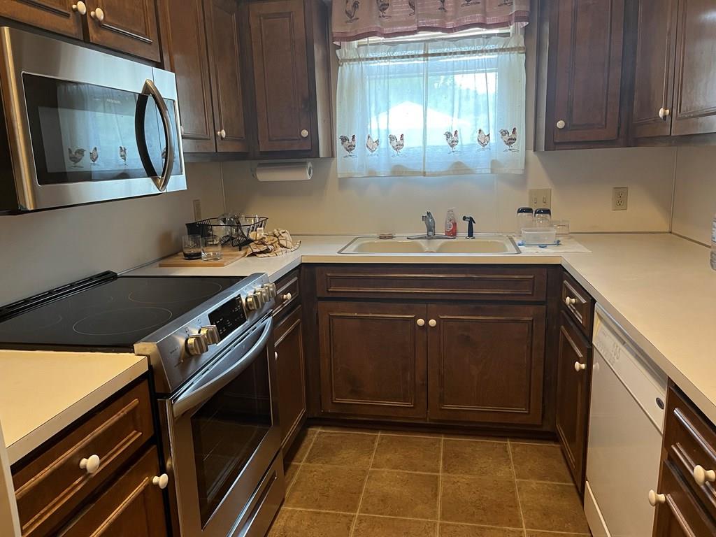 2250 15th Street, Unit 7 Columbus, GA 31906 - Photo 8 of 14 a kitchen with a sink and cabinets