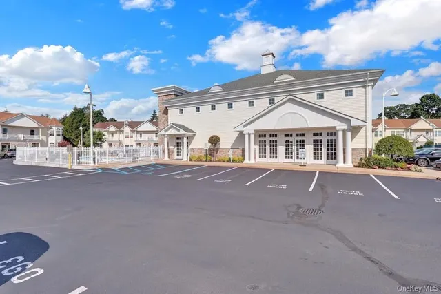 $559,000 | 816 Narragansett Villas Drive, Unit 816, Lindenhurst, NY 11757