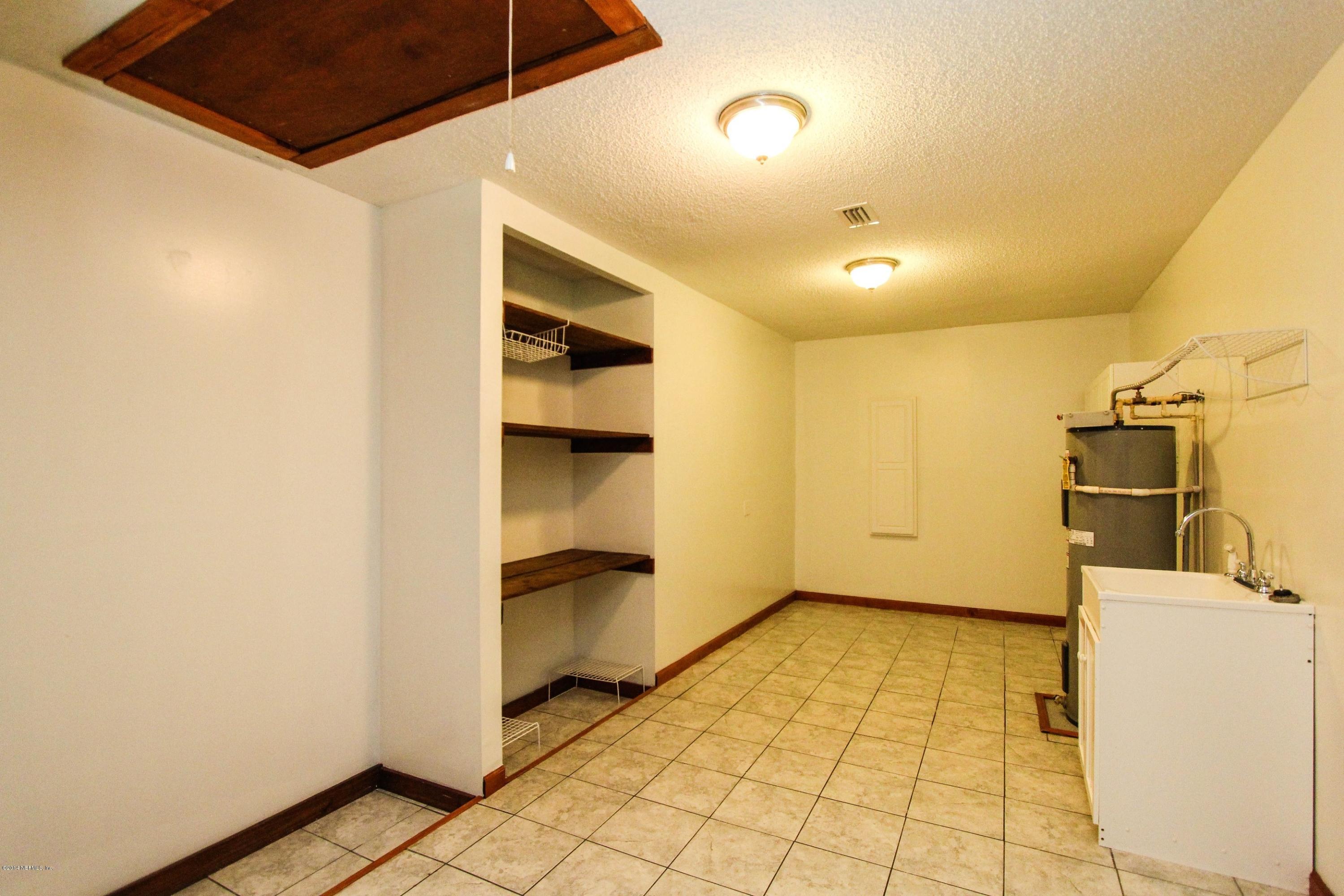 4533 Chipmunk Road Middleburg, FL 32068 - Photo 17 of 31 Laundry