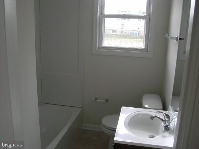 8444 Geneva Road Pasadena, MD 21122 - Photo 4 of 10 Bath #1