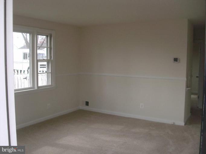 8444 Geneva Road Pasadena, MD 21122 - Photo 7 of 10 Living Room