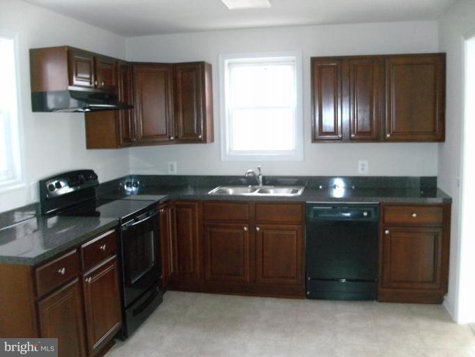 8444 Geneva Road Pasadena, MD 21122 - Photo 10 of 10 Kitchen