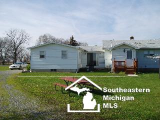 8450 Chinavare Road Newport, MI 48166 - Photo 4 of 6 21480250-3.JPG