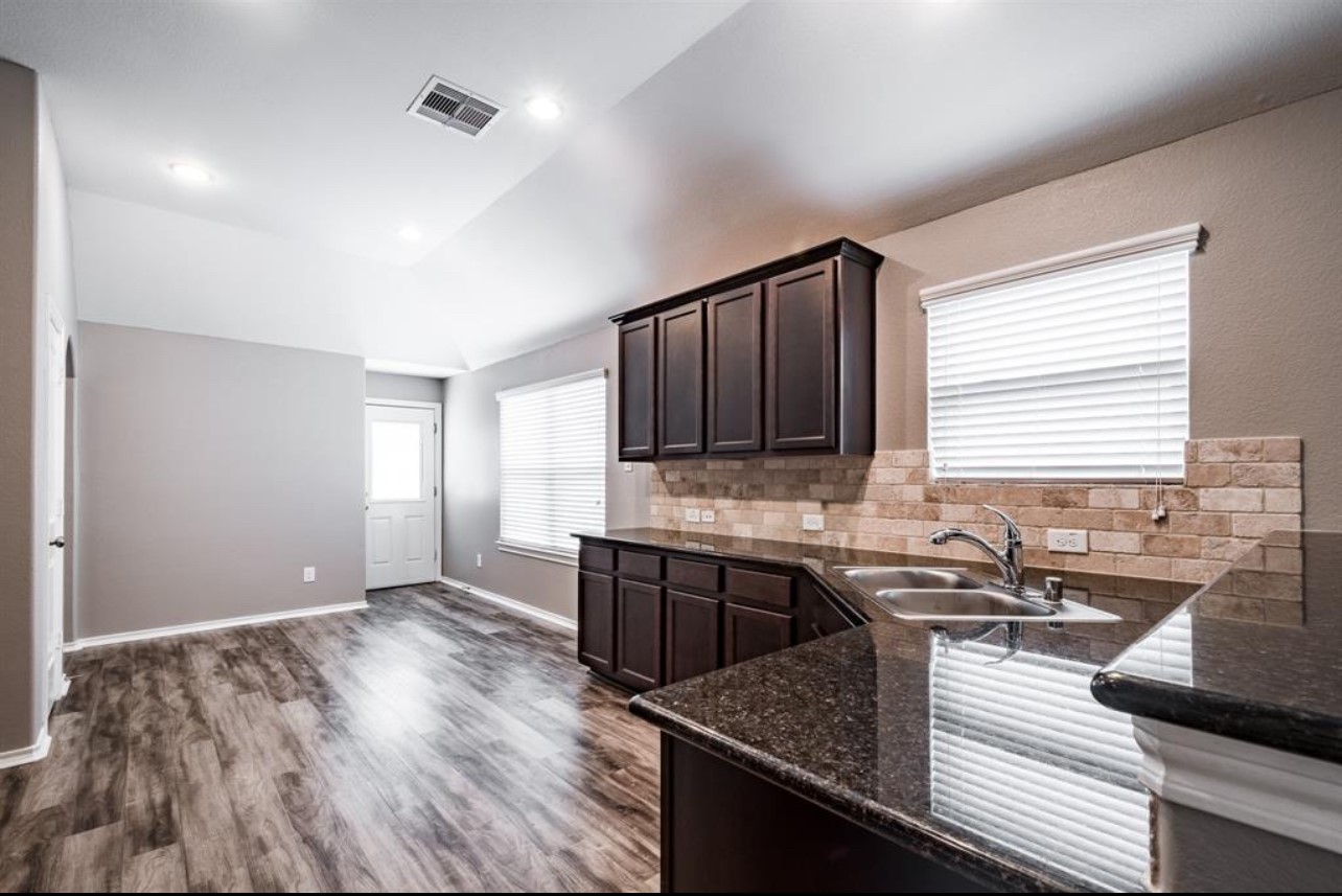 8314 Broadleaf Avenue Baytown, TX 77521 - Photo 10 of 17