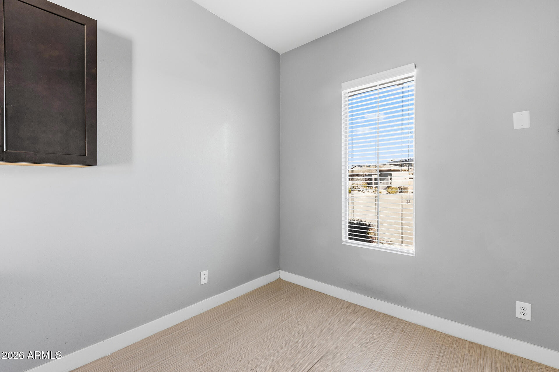 12035 West Roy Rogers Road Peoria, AZ 85383 - Photo 10 of 46 an empty room with windows