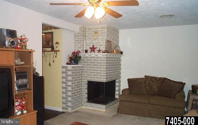 1511 Fireside Road York, PA 17404 - Photo 5 of 9