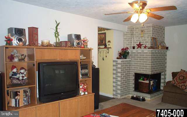 1511 Fireside Road York, PA 17404 - Photo 6 of 9