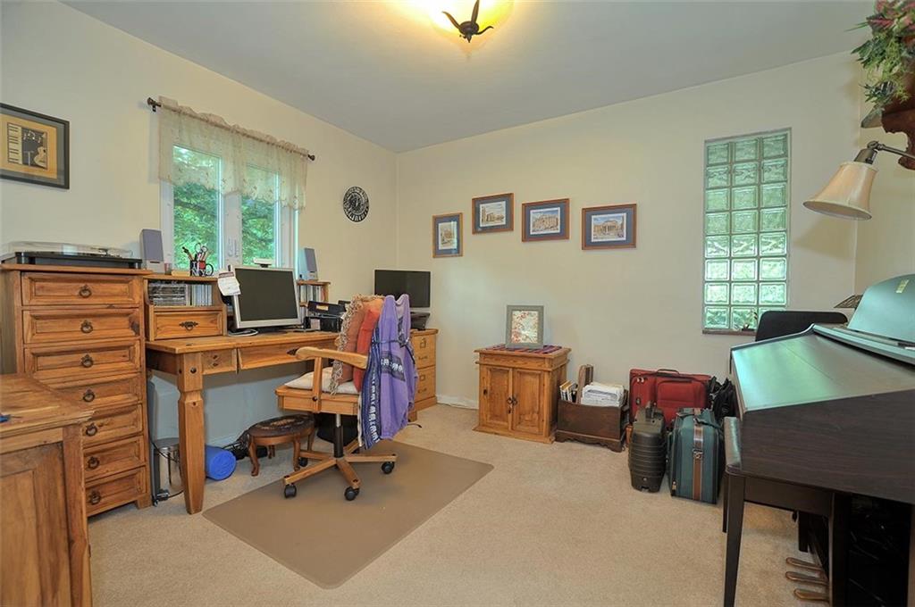 2506 Collins Road Pittsburgh, PA 15235 - Photo 16 of 23 Gallery Image 16