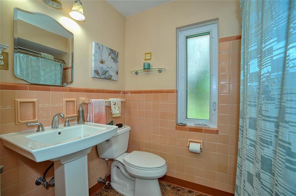 2506 Collins Road Pittsburgh, PA 15235 - Photo 17 of 23 Gallery Image 17