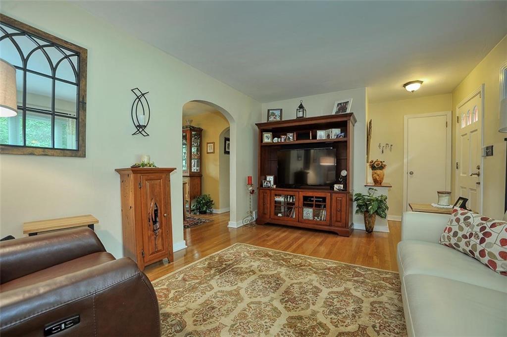 2506 Collins Road Pittsburgh, PA 15235 - Photo 10 of 23 Gallery Image 10