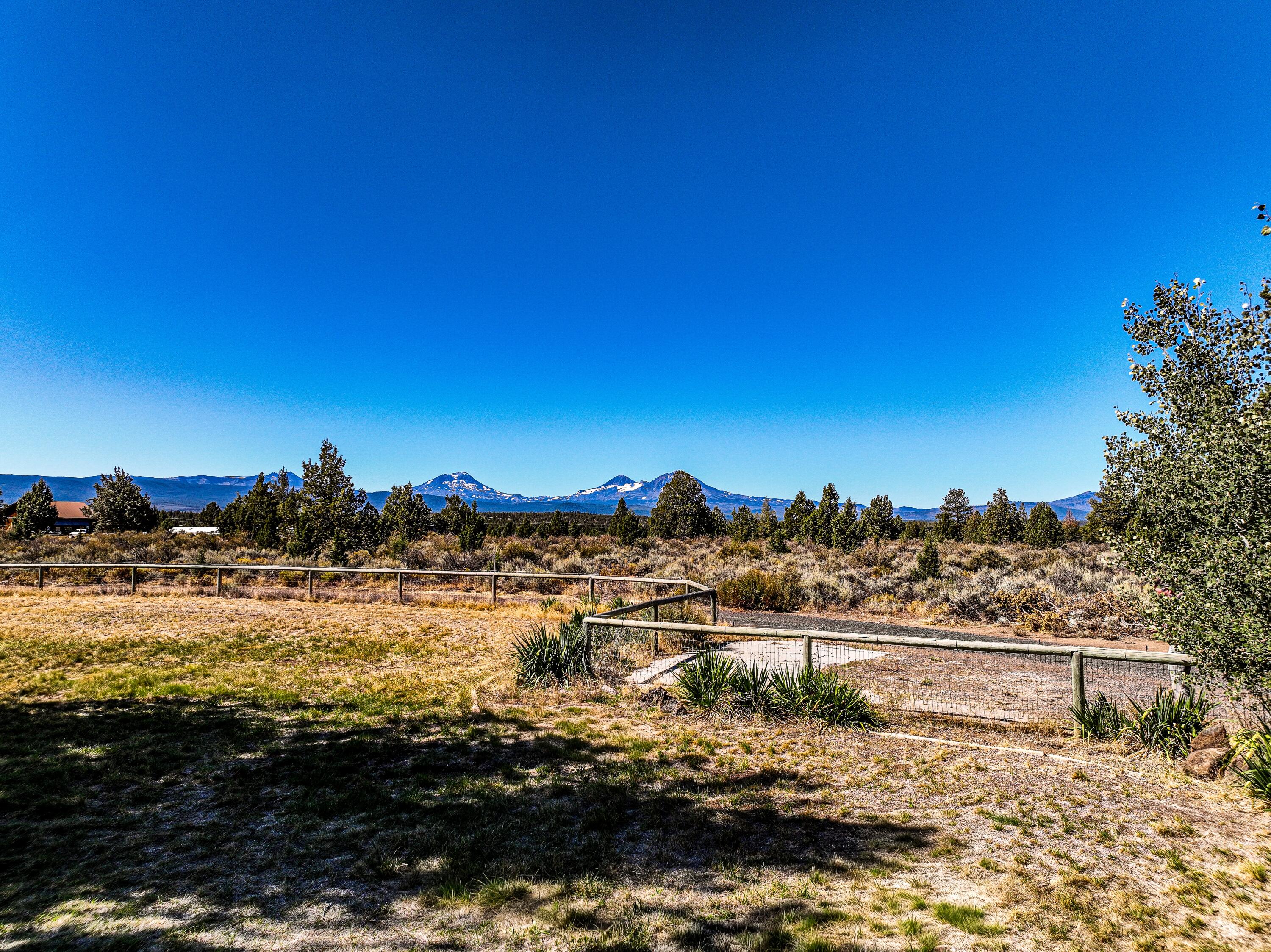 Sweeping Cascade Mountain Views