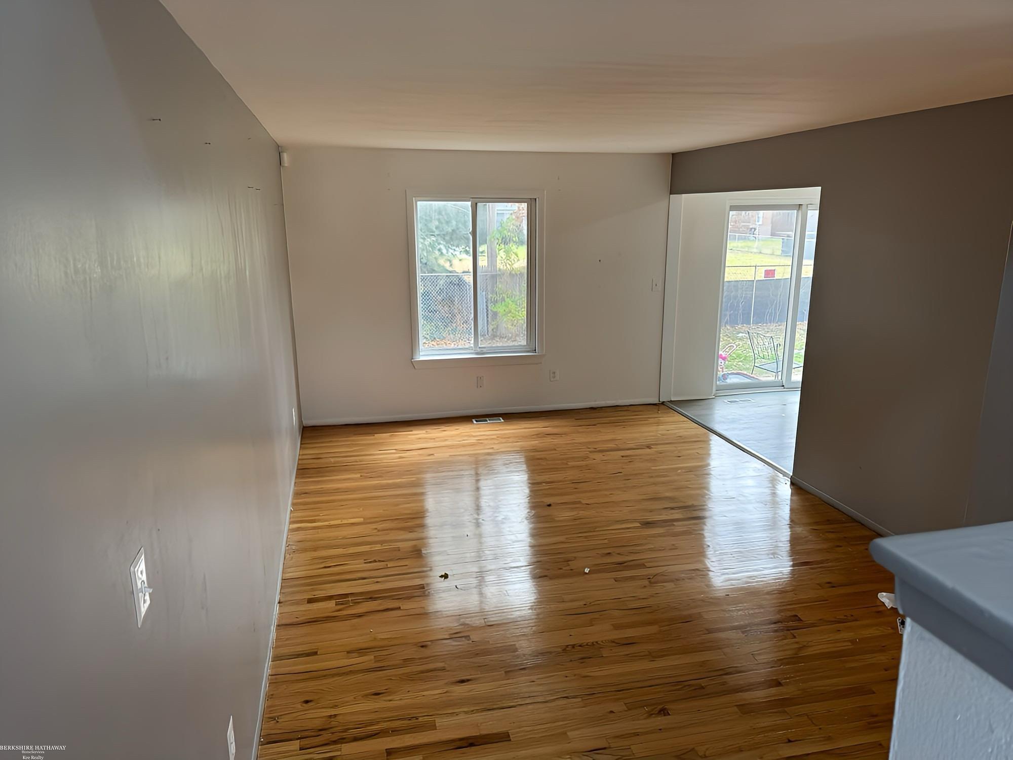 8734 Sterling Street Center Line, MI 48015 - Photo 3 of 9