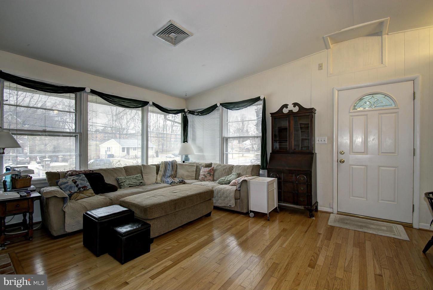 3151 Graham Road Falls Church, VA 22042 - Photo 6 of 29 Living Room