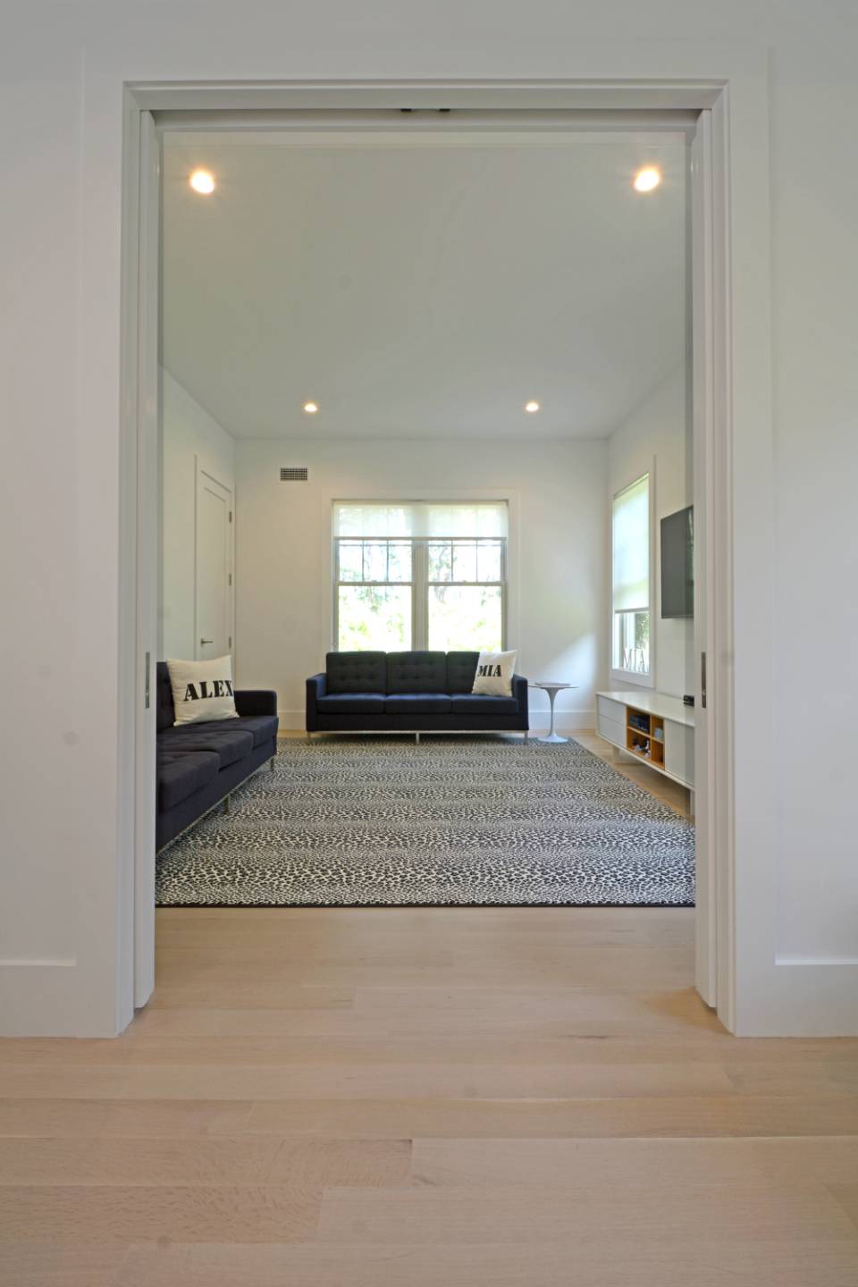 198 Bull Path East Hampton, NY 11937 - Photo 20 of 50 a view of living room