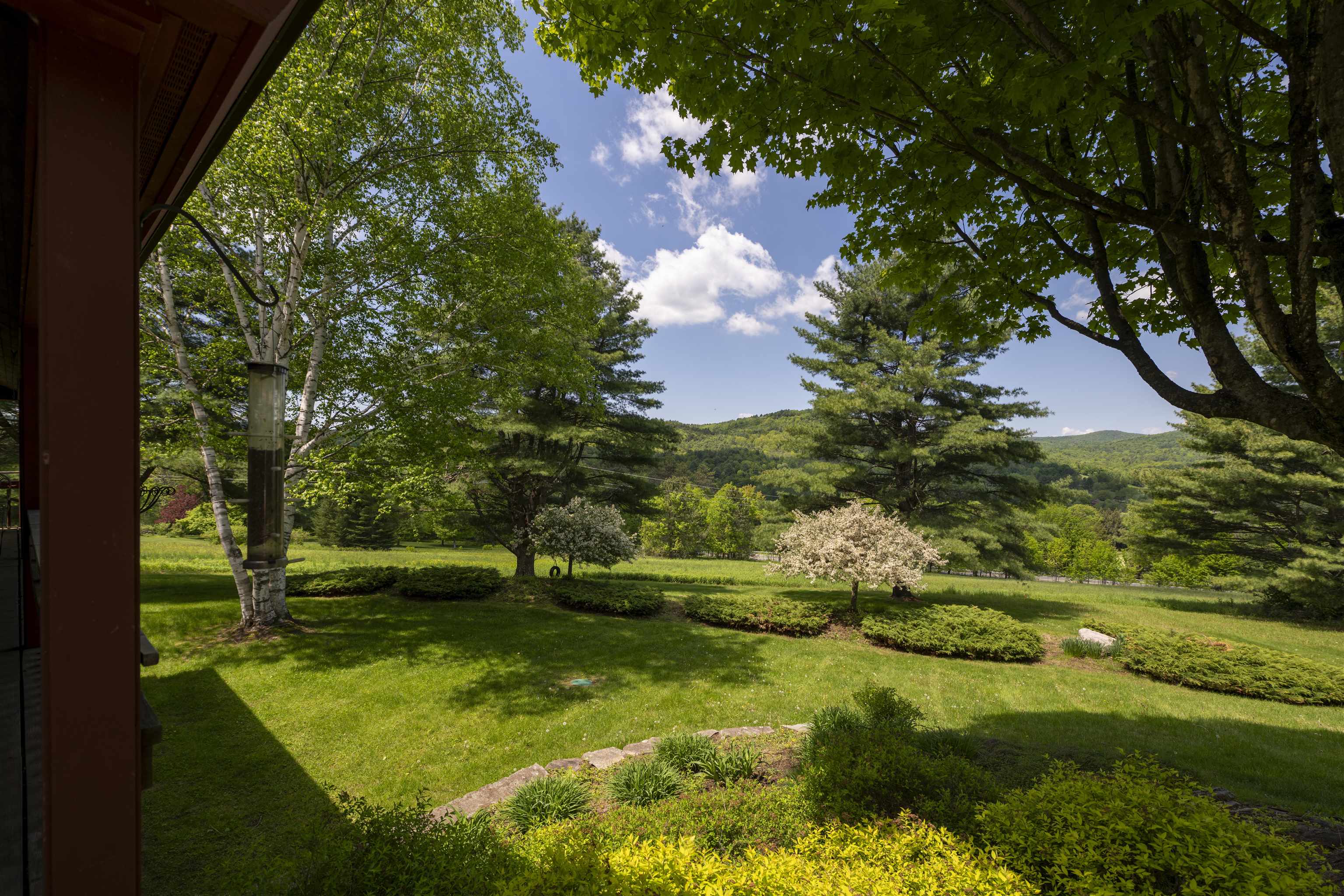 193 Chester Arthur Road Hartford, VT 05059 - Photo 2 of 34