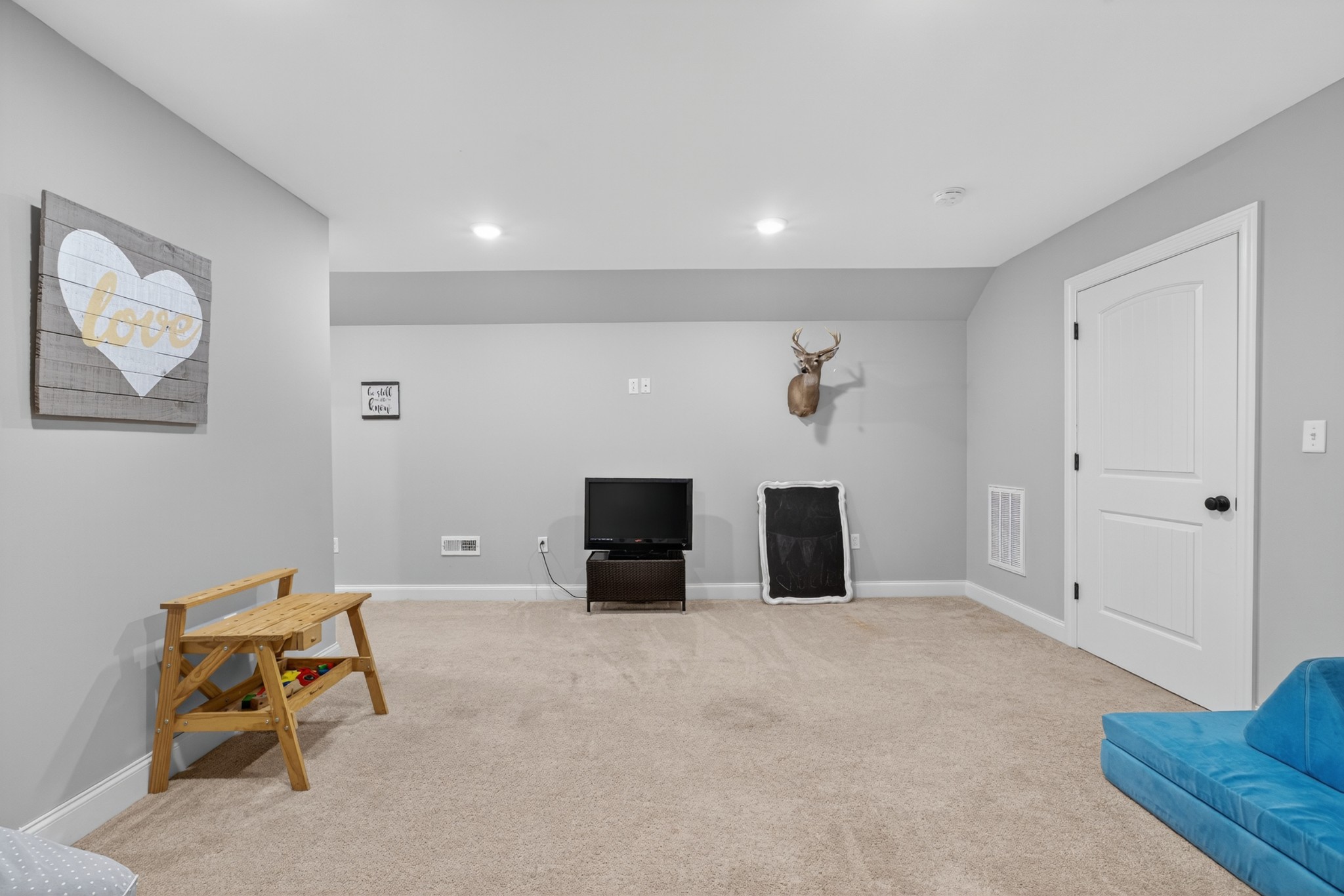 86 L Mitchell Road Kelso, TN 37348 - Photo 30 of 49 a view of a livingroom with furniture