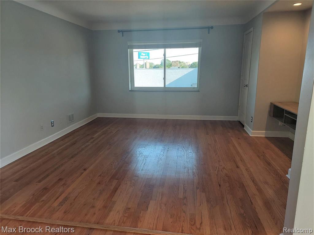 3800 Normandy Road, Unit 11 Royal Oak, MI 48073 - Photo 3 of 16