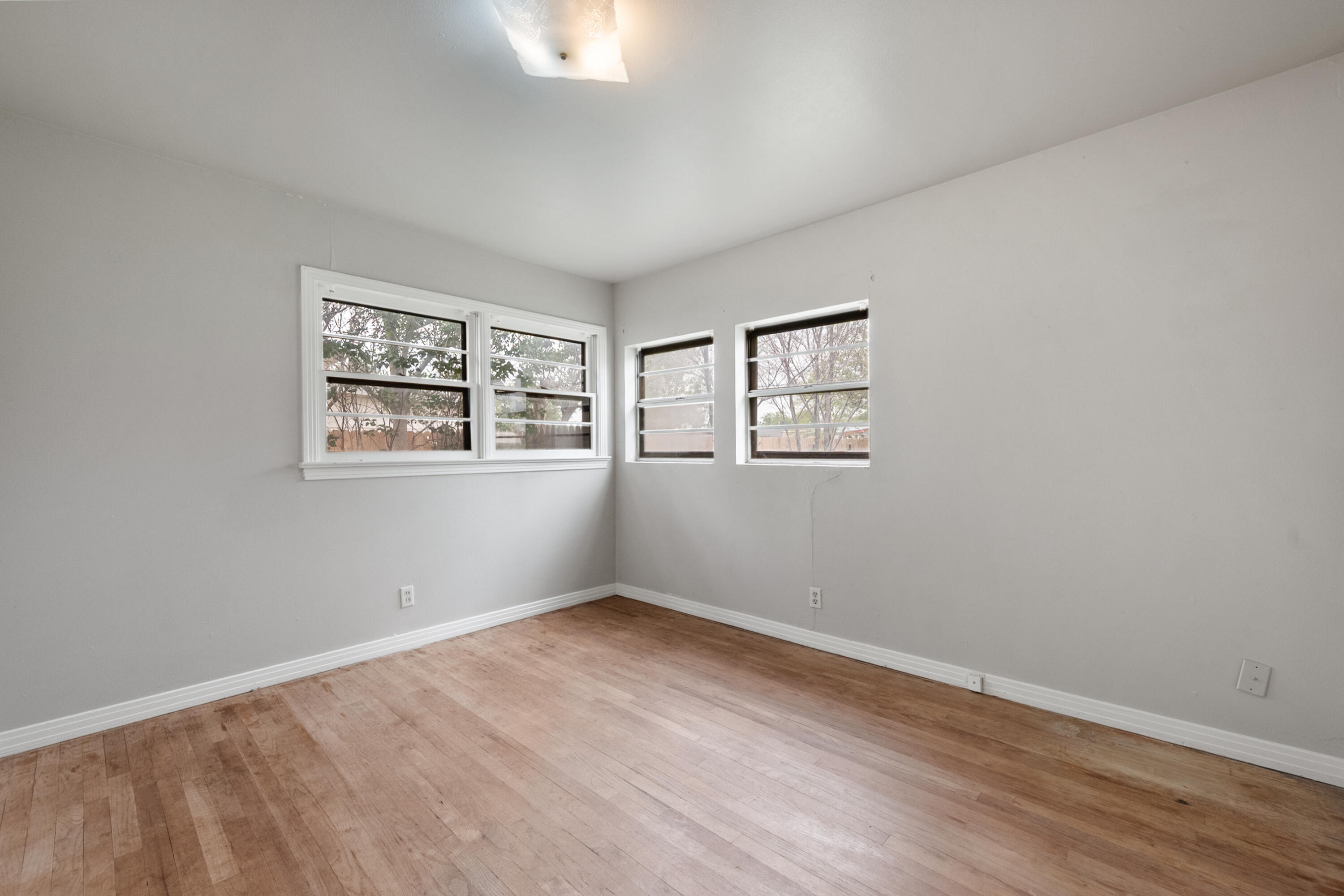 811 Zephyr Plainview, TX 79072 - Photo 20 of 25 a view of room with window and hardwood floor